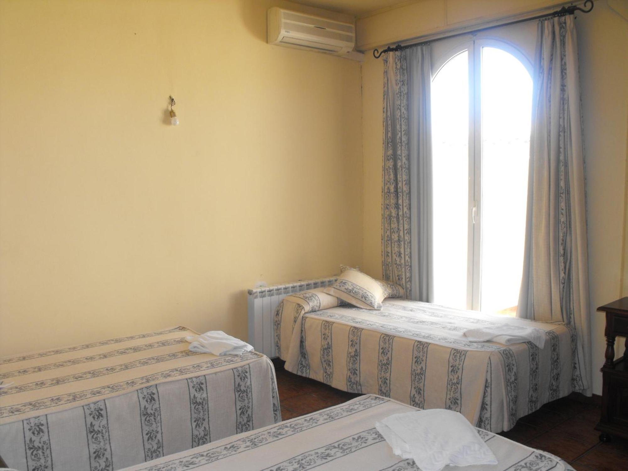 Hostal Nicol'S Hotel Luque Bagian luar foto