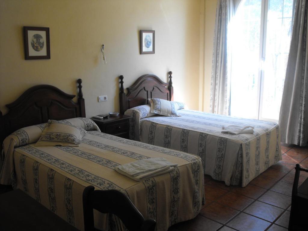 Hostal Nicol'S Hotel Luque Bagian luar foto
