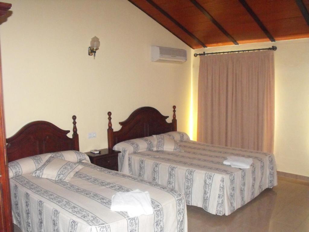Hostal Nicol'S Hotel Luque Bagian luar foto