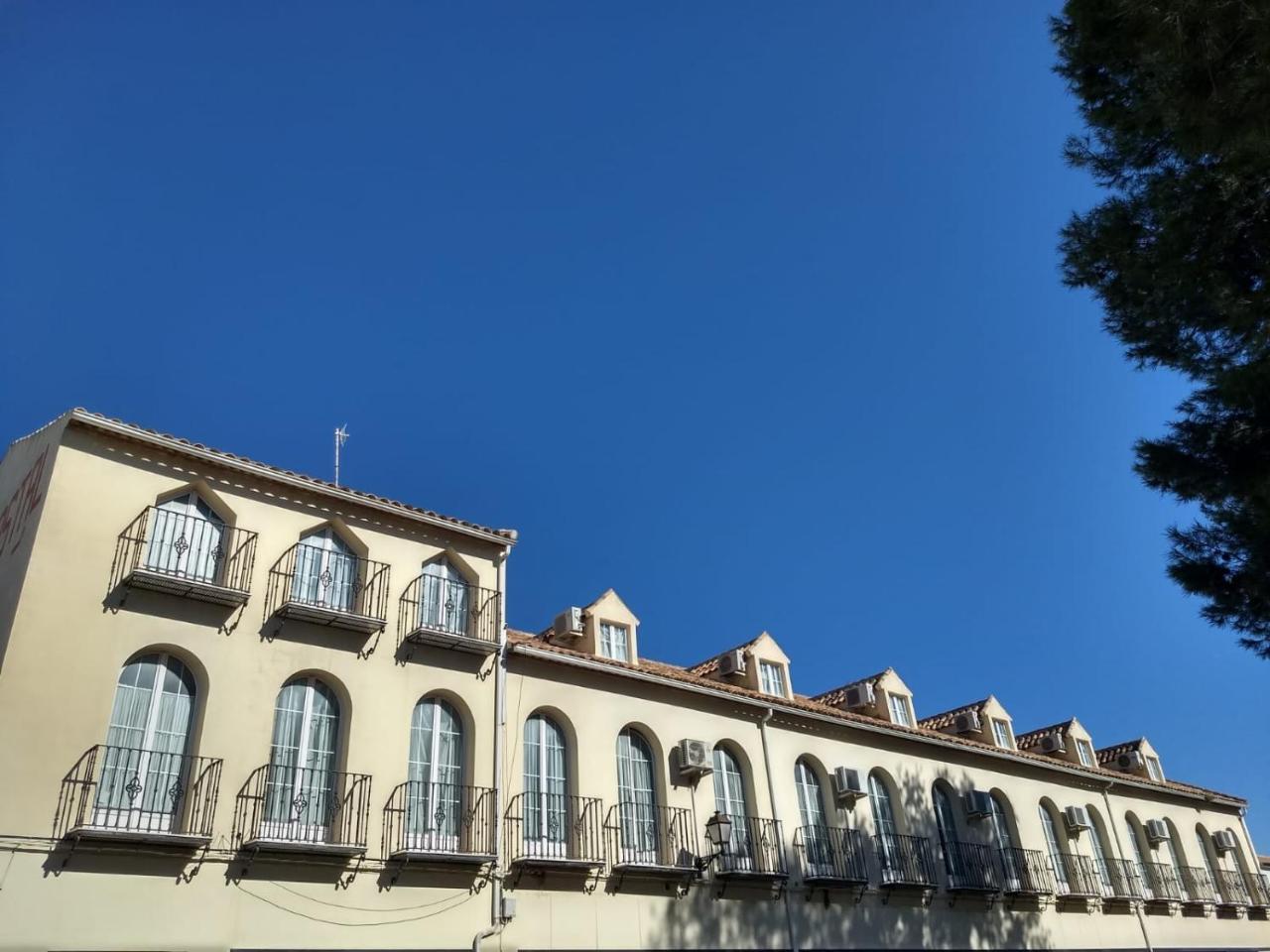 Hostal Nicol'S Hotel Luque Bagian luar foto